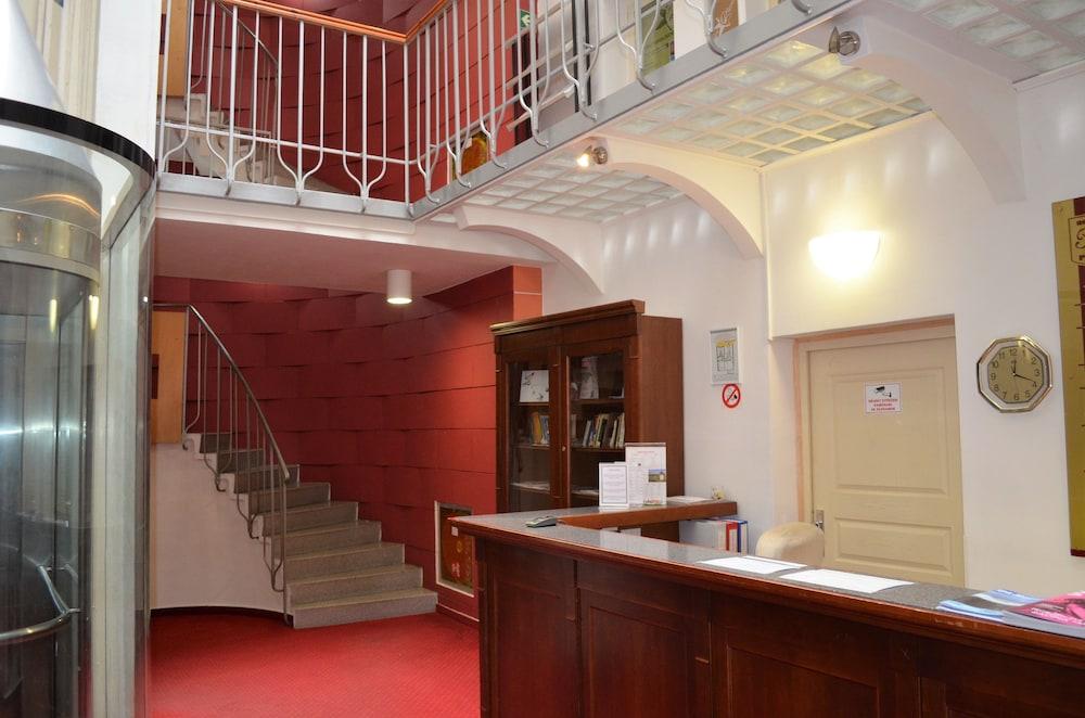 Hotel Petr Karlovy Vary Exterior photo