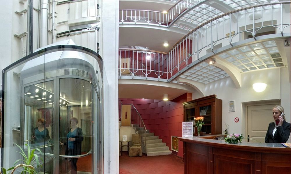 Hotel Petr Karlovy Vary Exterior photo